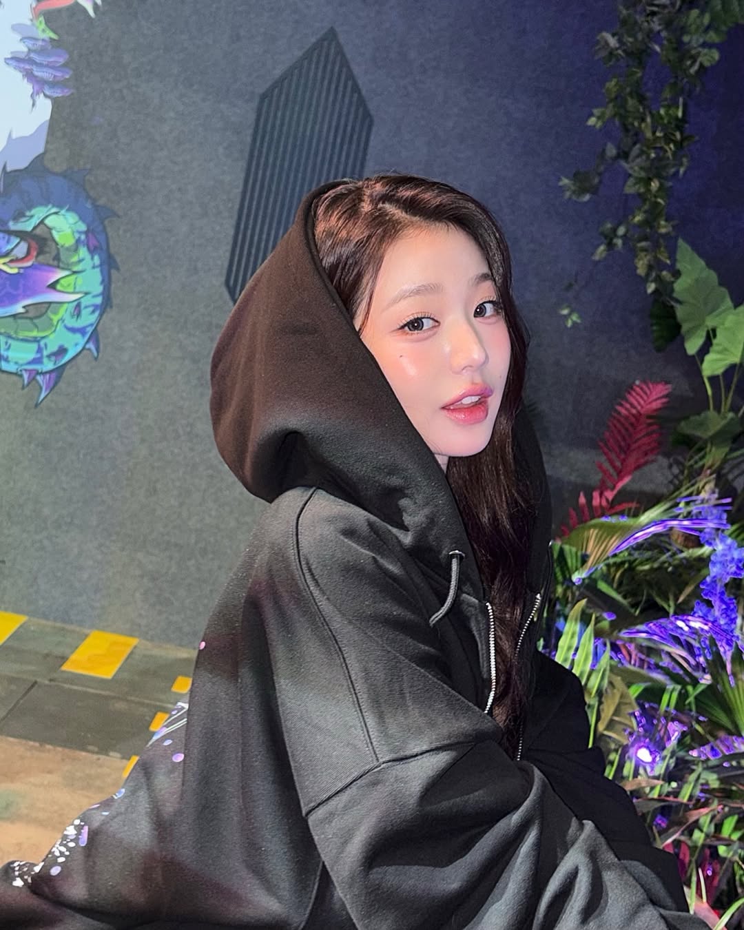 wonyoung ive hoodie nỉ đen