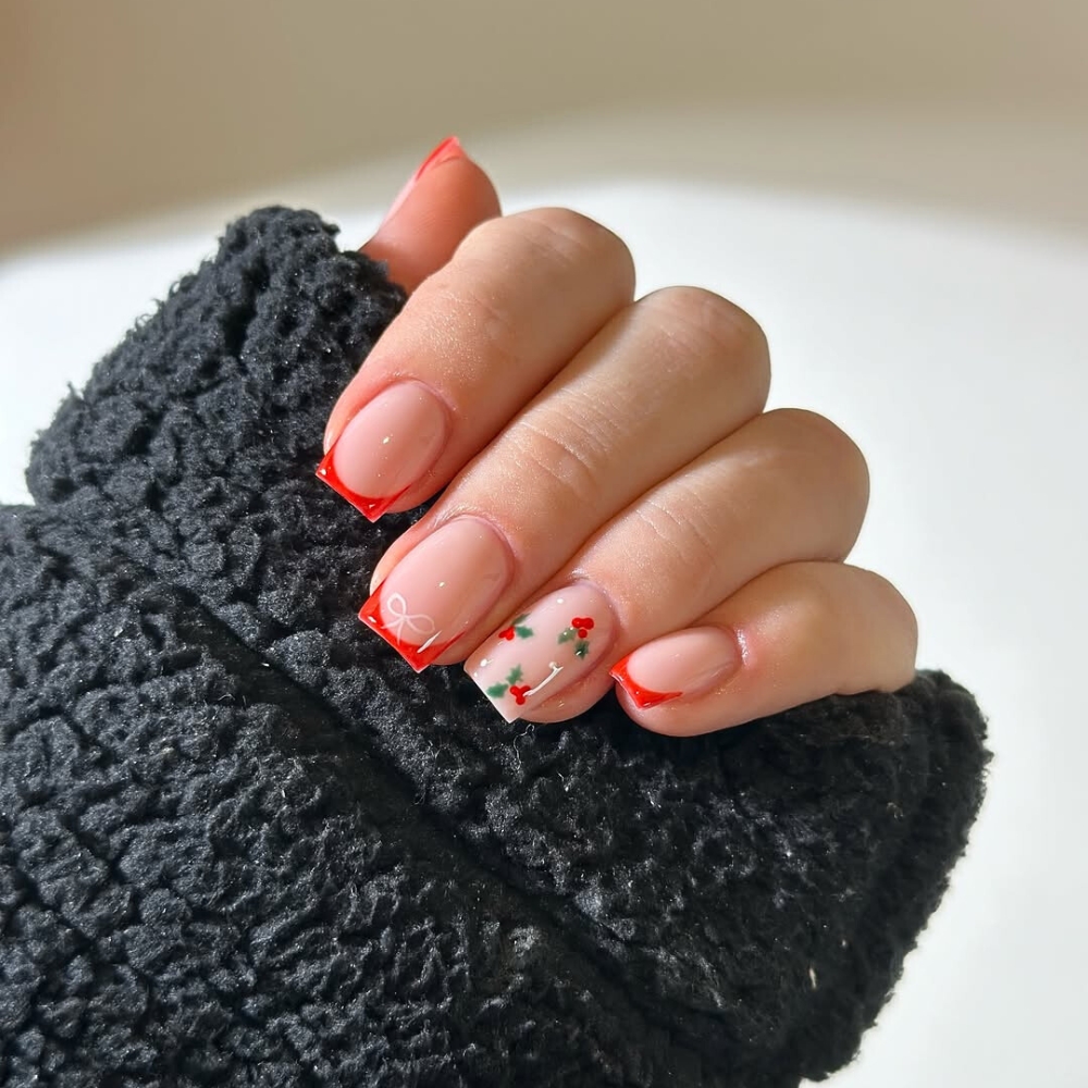 mẫu nail Pháp dáng vuông viền đỏ