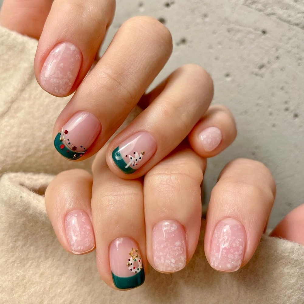 mẫu nail viền xanh lá đậm