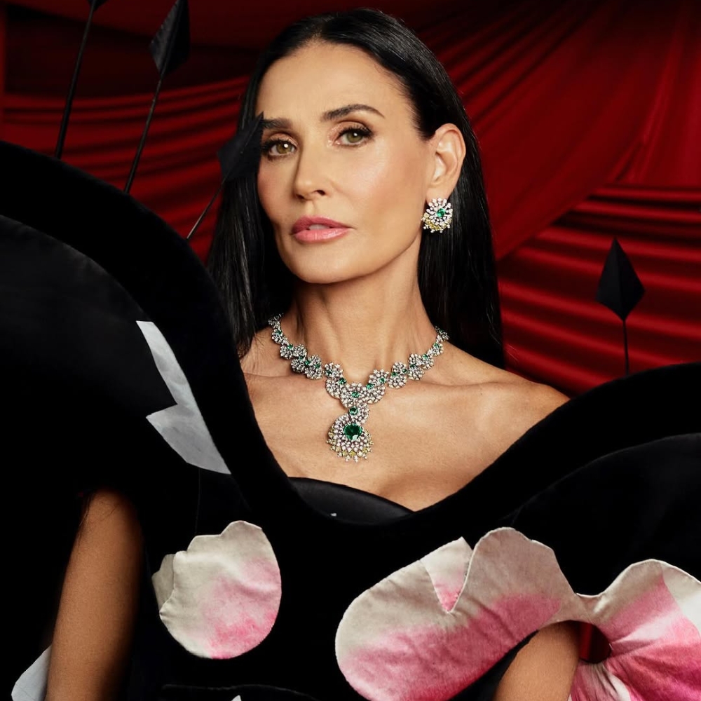 Demi Moore đeo trang sức Cartier tại Met Gala 2024