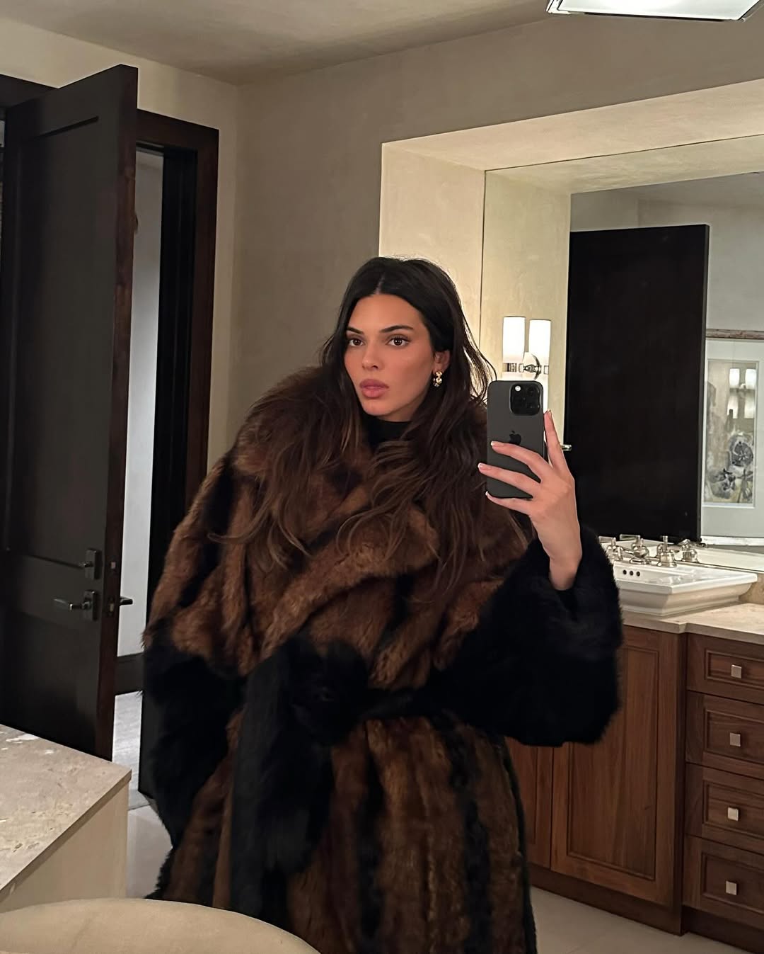 Kendall jenner áo khoác lông mùa đông