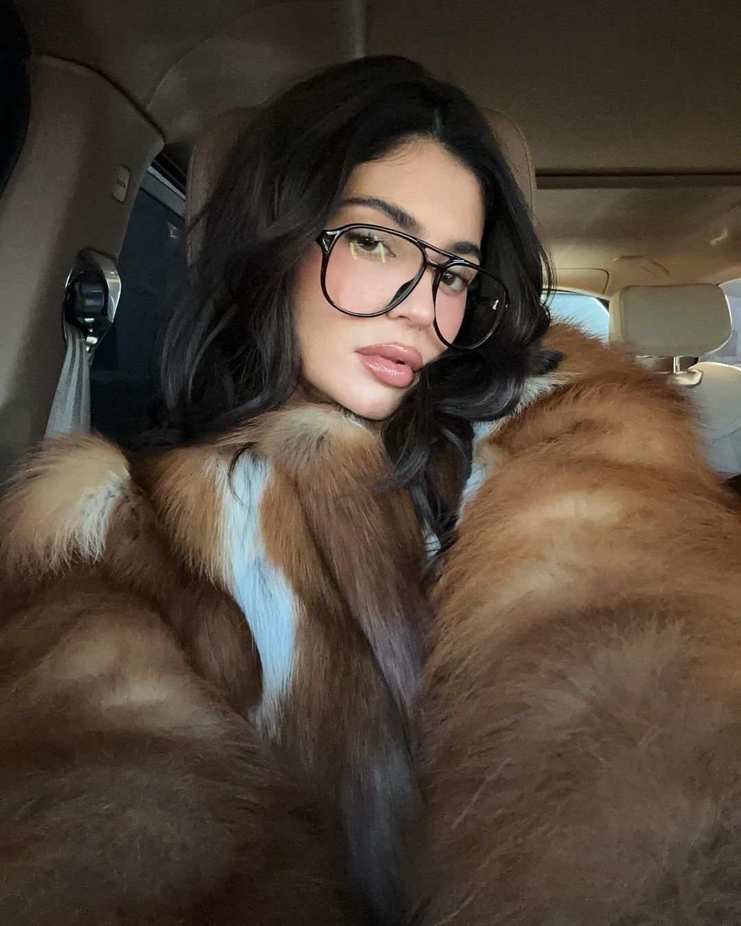 Kylie jenner áo khoác lông mùa đông