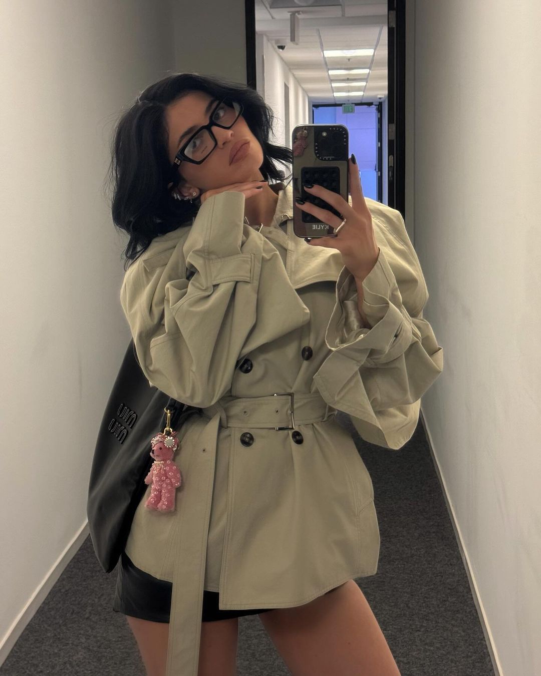 Kylie Jenner gọng kính chữ nhật