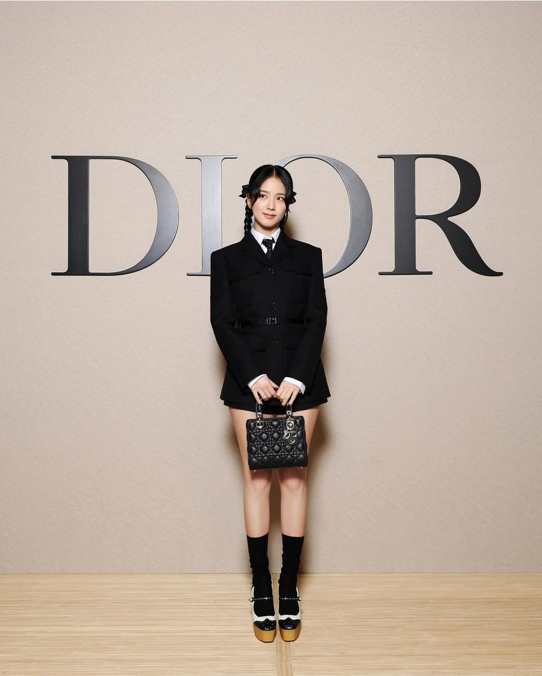 jisoo công chúa Dior 