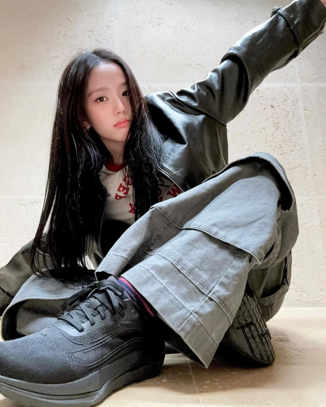 năng động cùng style cảu jisoo 