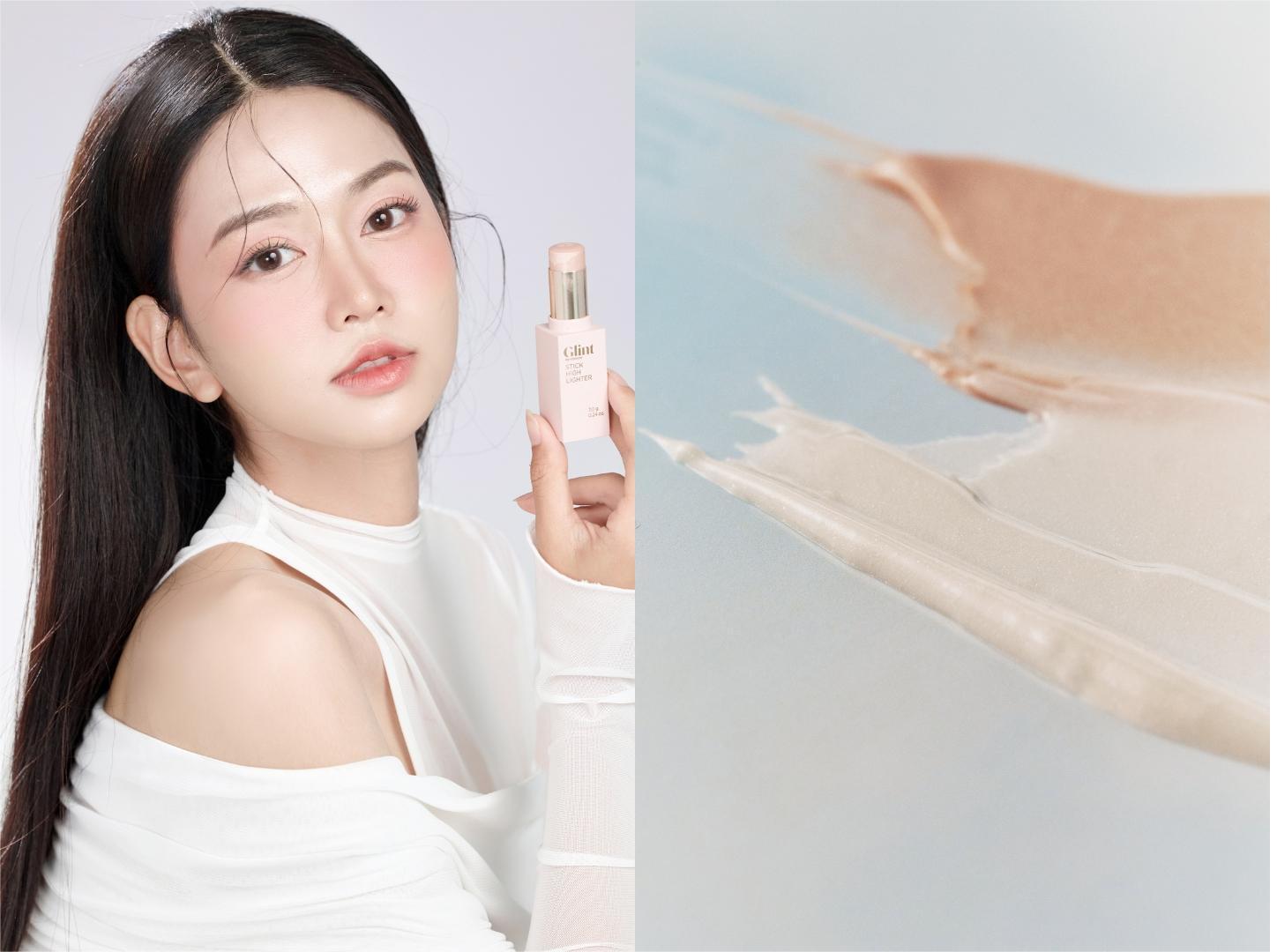 Lê Bống cầm thỏi bắt sáng Glint Stick Highlighter