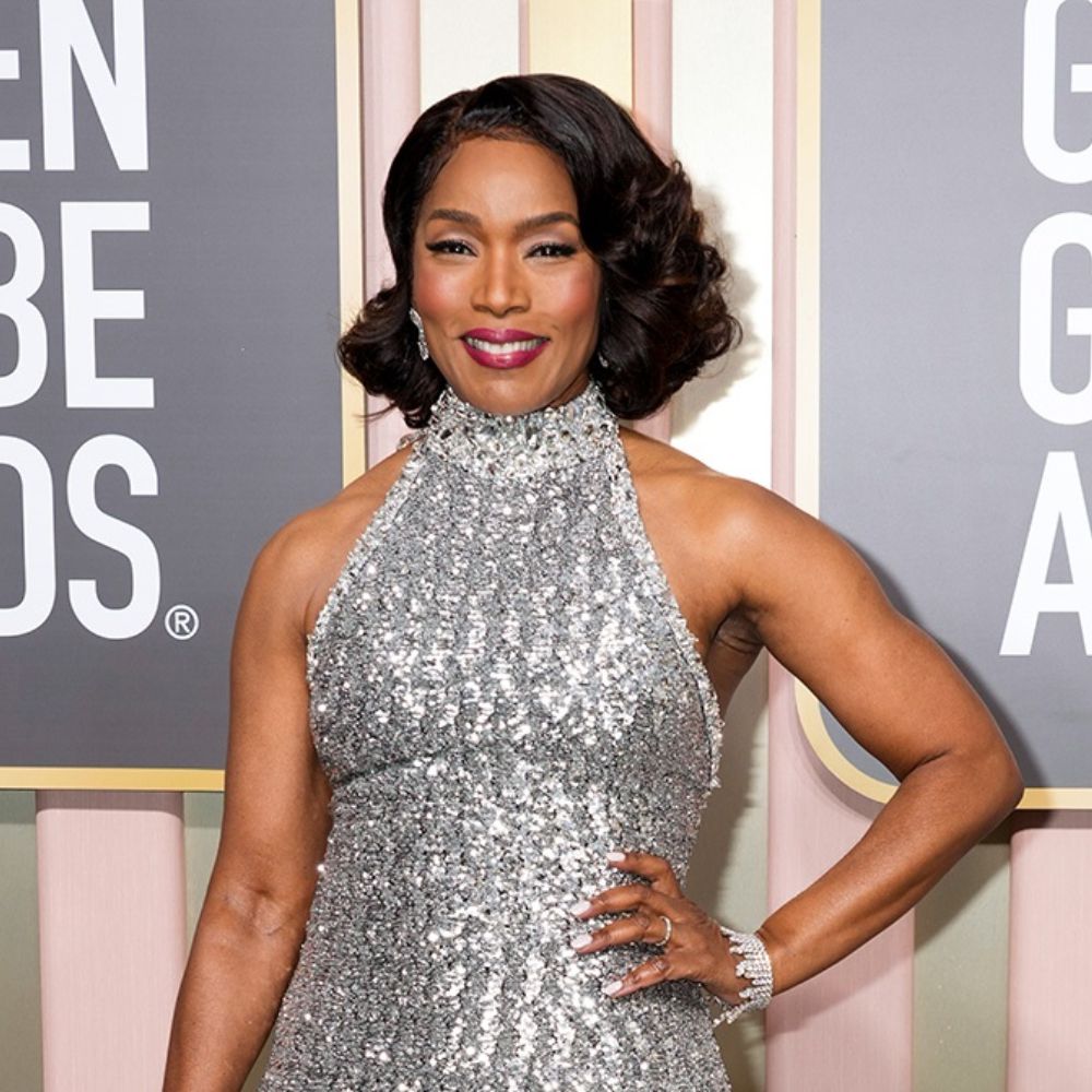 Angela Bassett cười tưoi