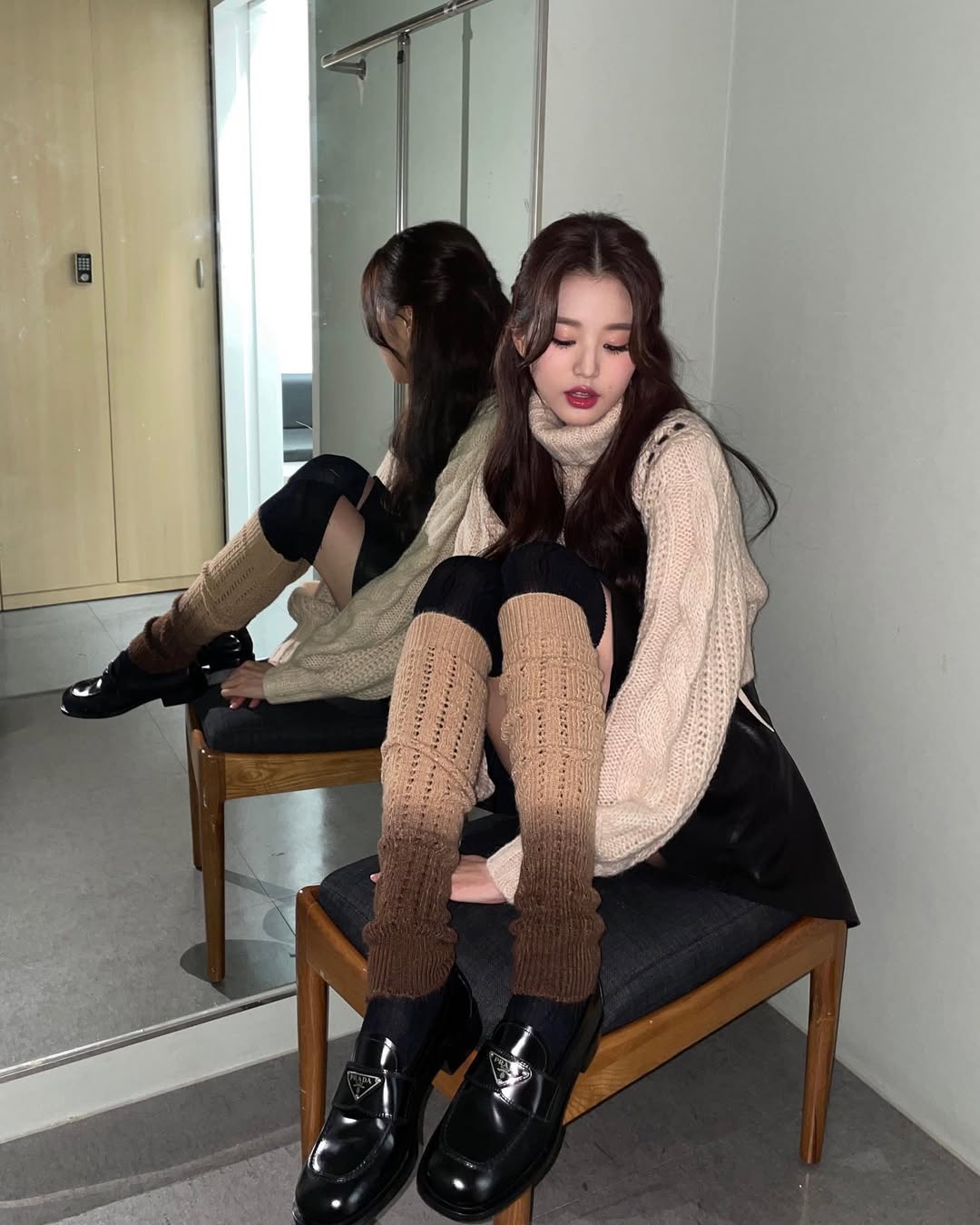 wonyoung diện loafers 