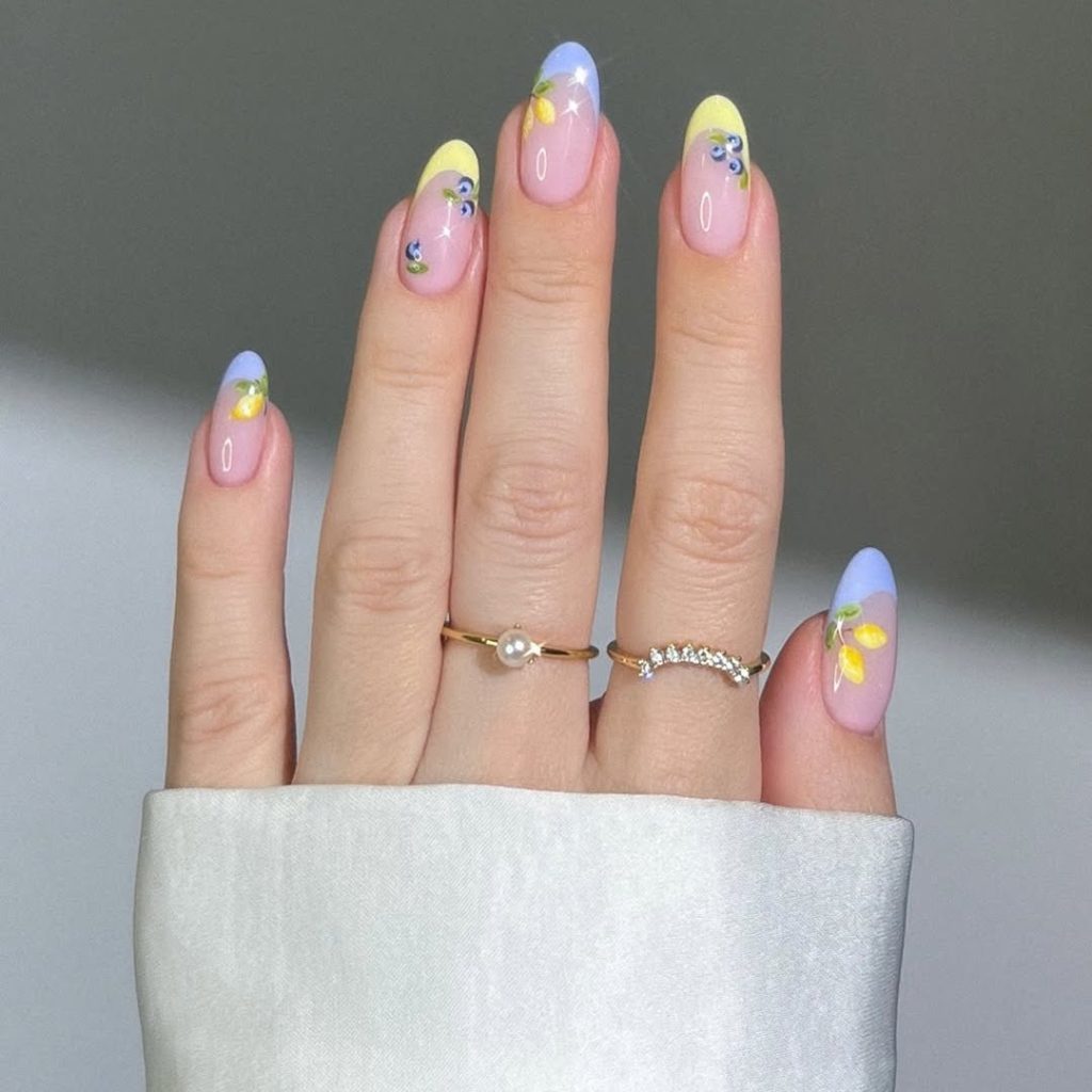 Làm móng Tết - French Tips được nâng cấp với điểm nhấn màu pastel và họa tiết hoa chanh tươi tắn 