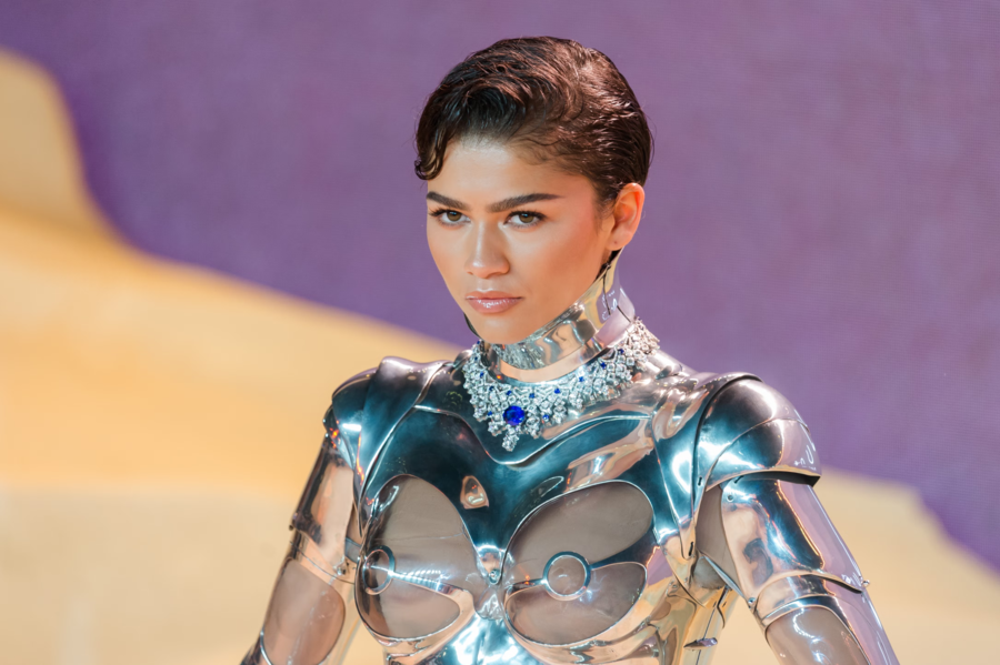 Zendaya diện thời trang người máy