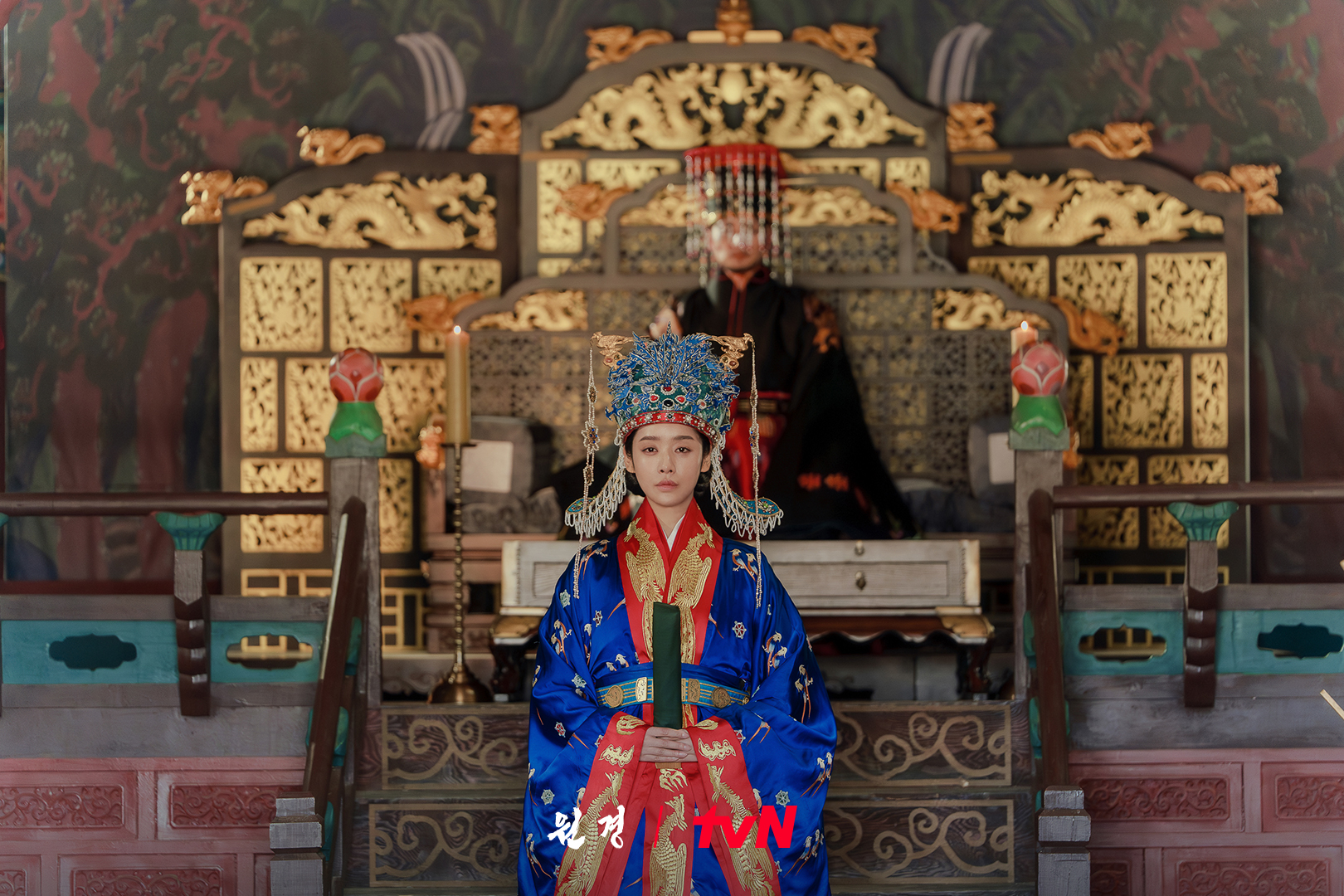 Cha Joo Young thủ vai Vương hậu Wongyeong trong the Queen Who Crowns.