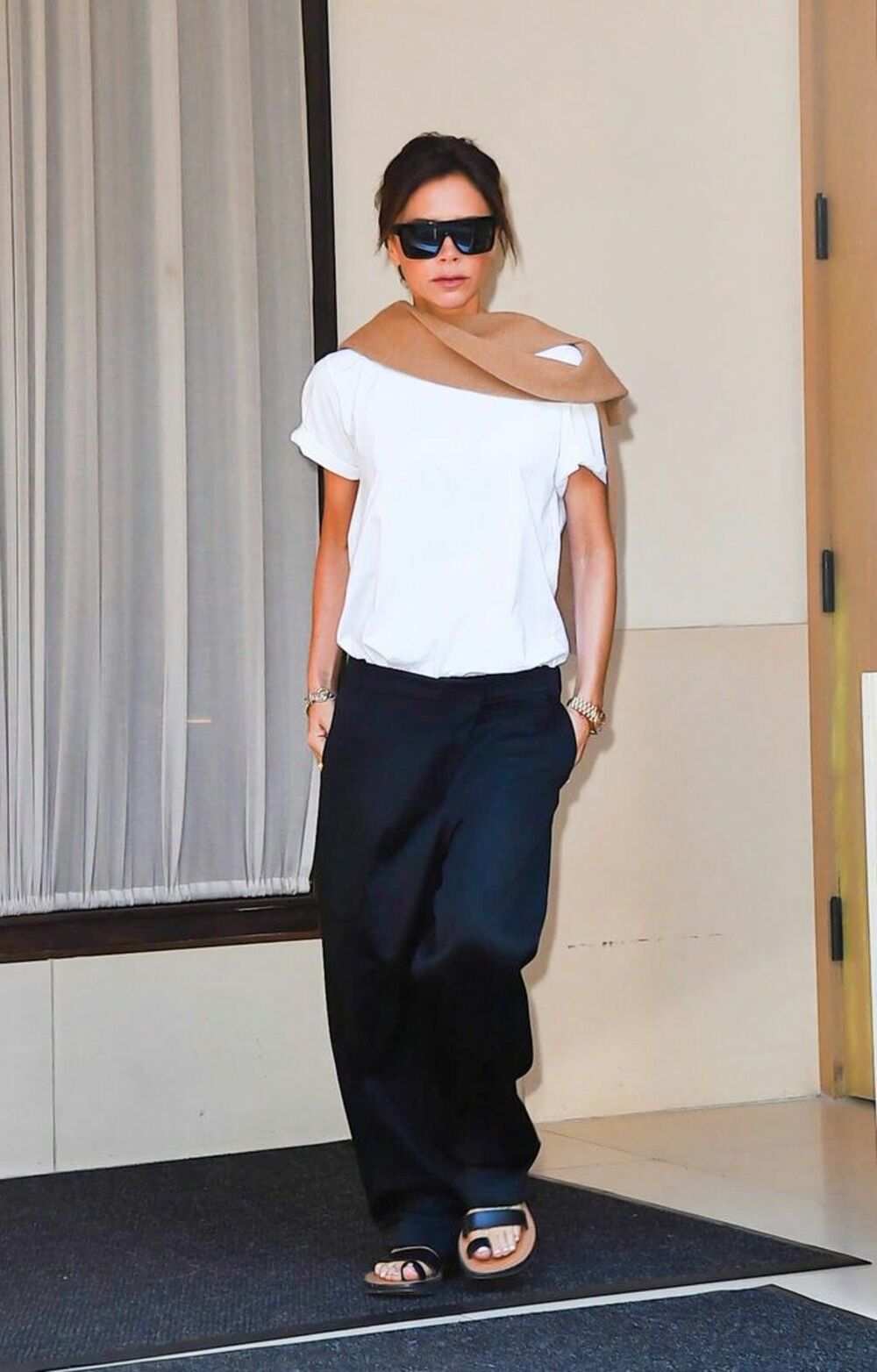 victoria beckham quần tây đen