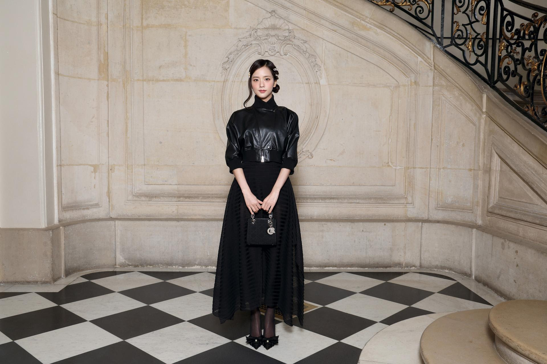 Jisoo tham dự show diễn Haute Couture 2025 của Dior.