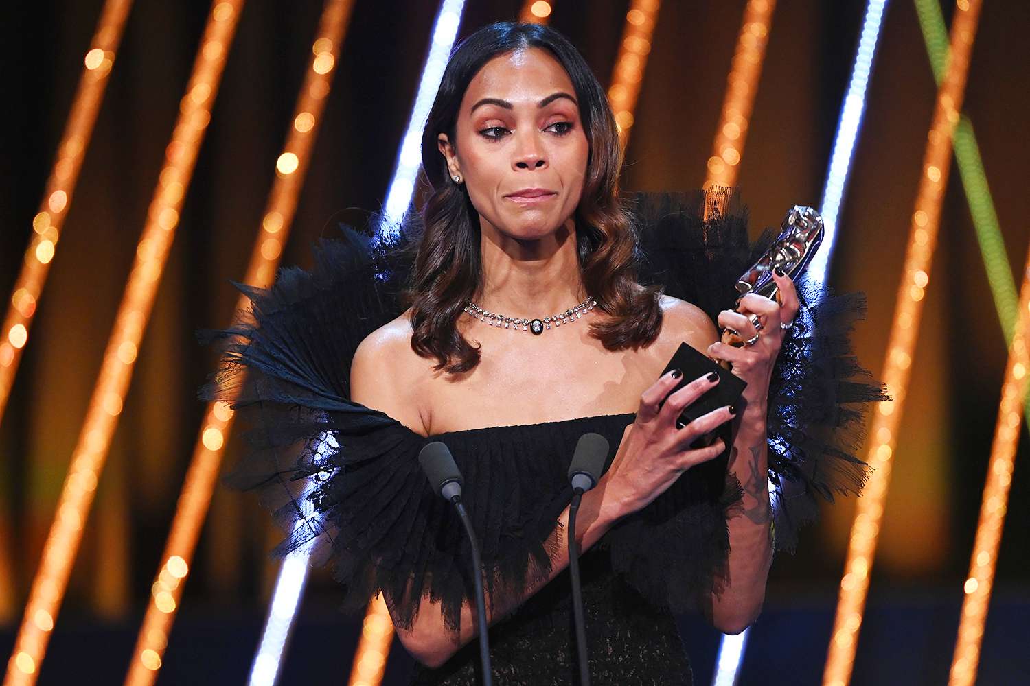 Zoe Saldana nhận giải bafta 2025