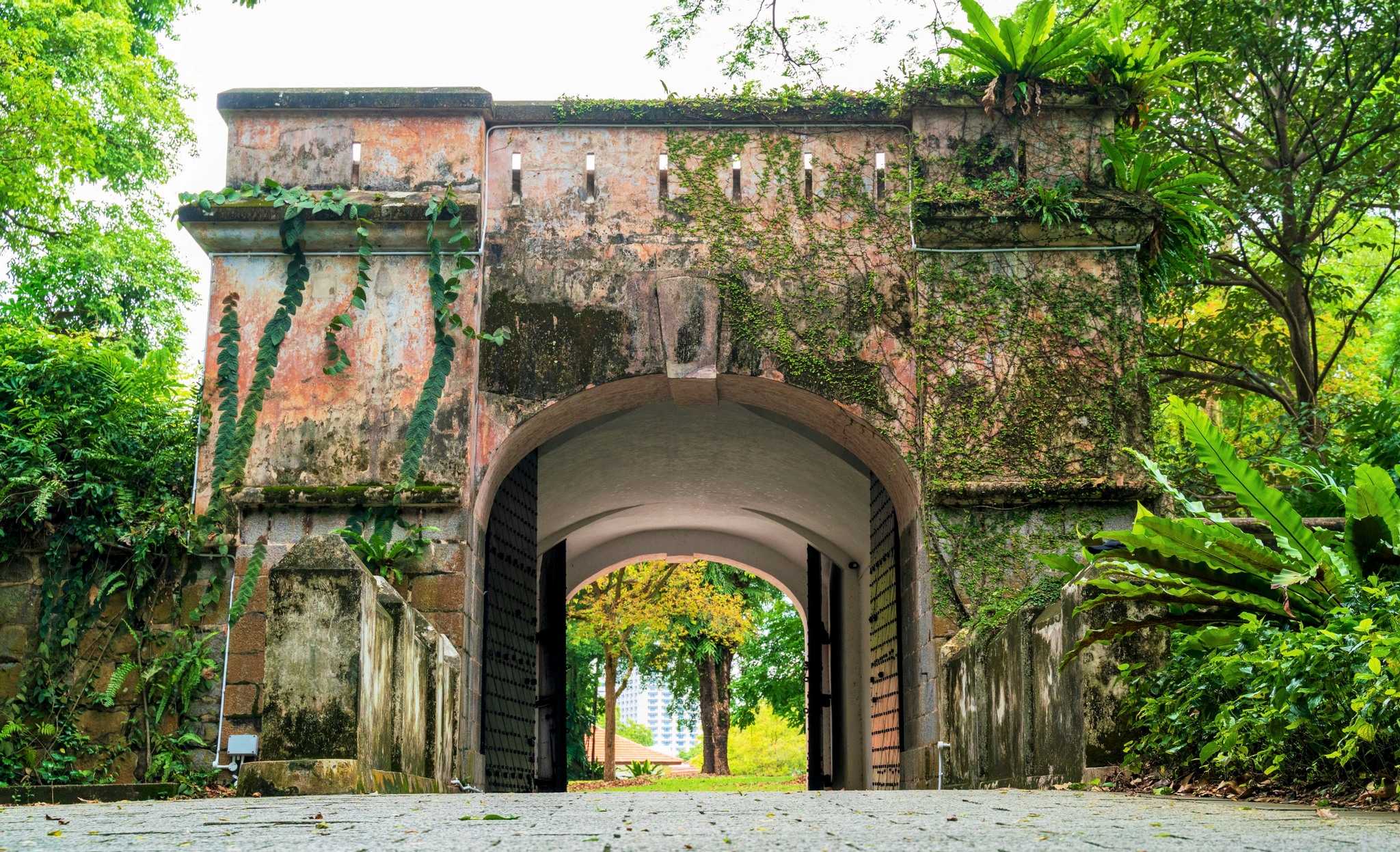 Cổng chào của công viên Fort Canning ở Singapore