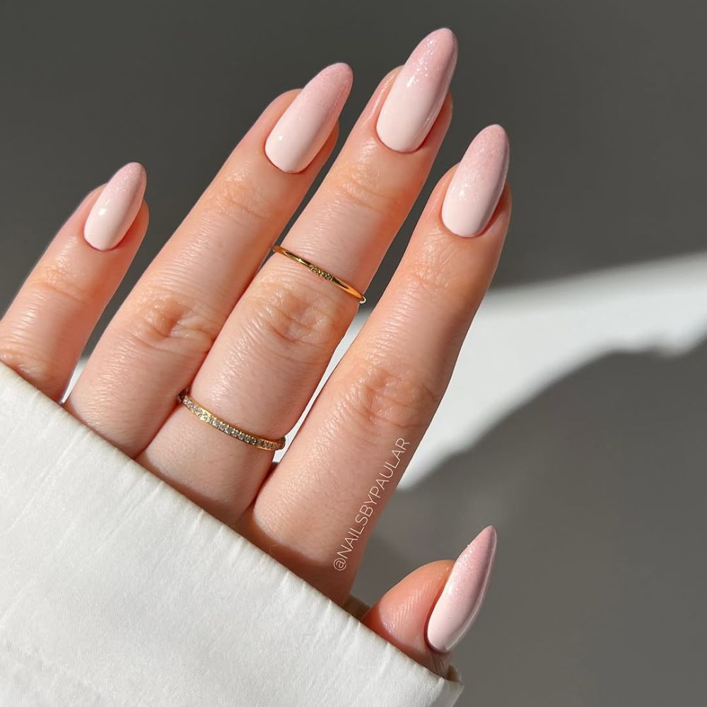 Hình ảnh mẫu nail cưới ombre.