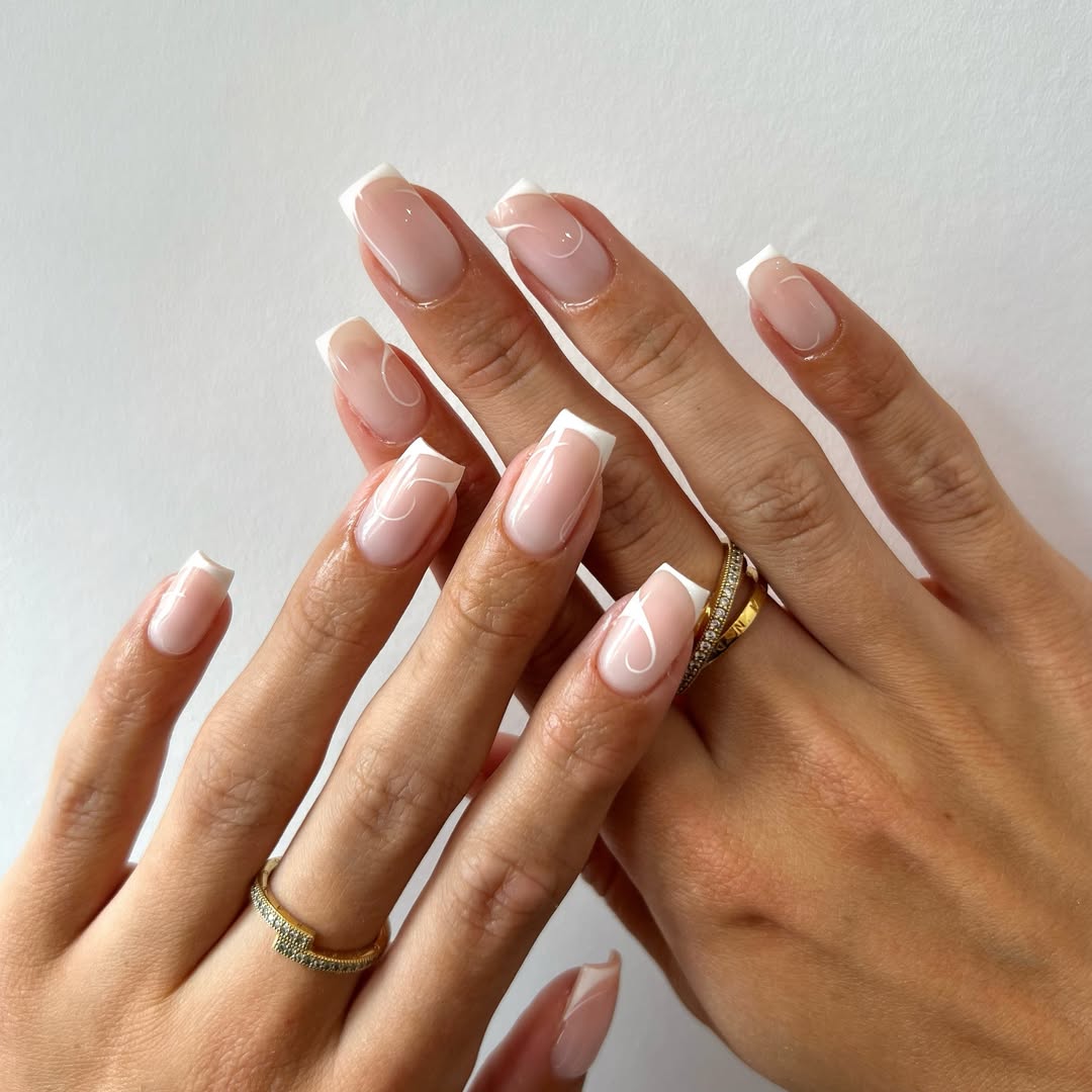 Hình ảnh mẫu nail dáng vuông.