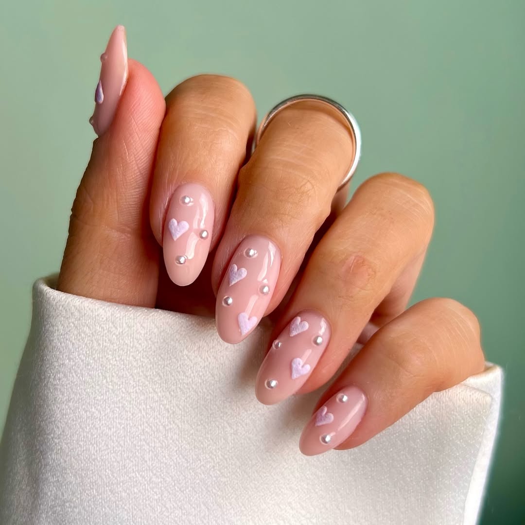 Hình ảnh mẫu nail trái tim.