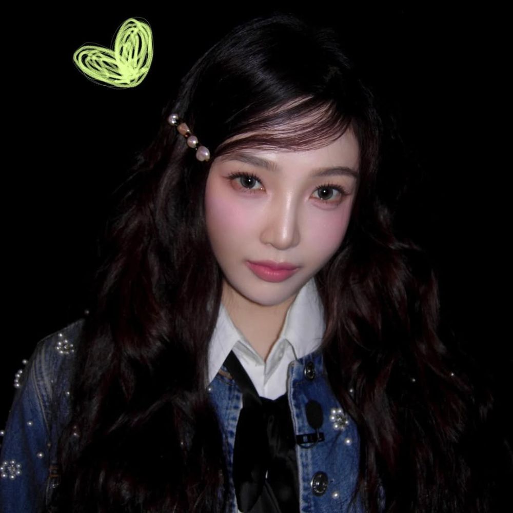 Joy (Red Velvet) với làn da trắng khỏe