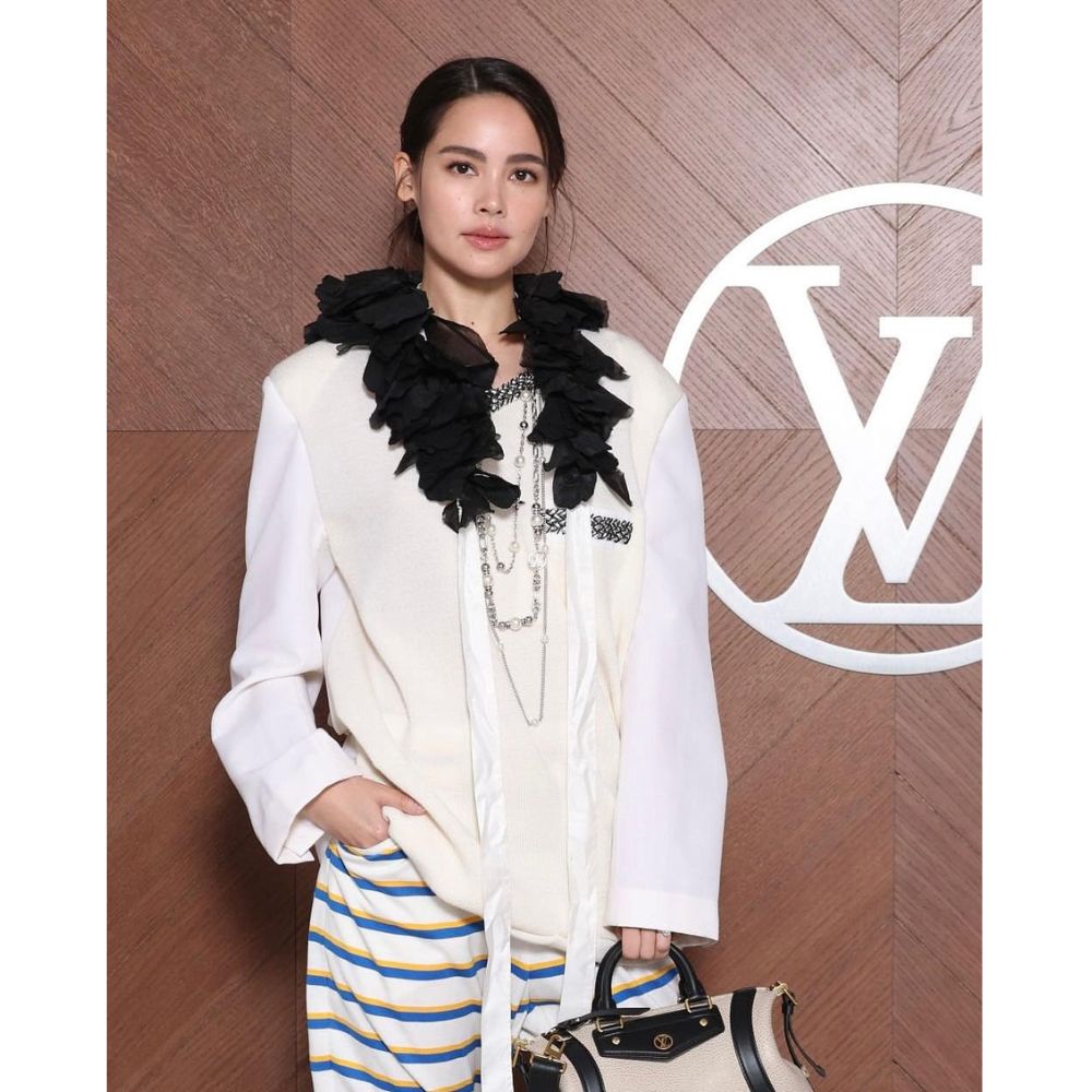 Hình ảnh Yaya Urassaya tại Paris Fashion Week 2025. 