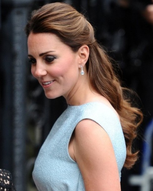 pregnant-kate-middletons-romantic-hairstyle