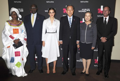 Tổng thư ký Liên Hiệp Quốc Ban Ki-moon khen ngợi Emma Watson: “Tôi hy vọng Emma tiếp tục dùng chiếc đũa pháp thuật để chấm dứt tình trạng bạo lực với phụ nữ".