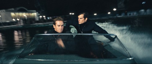 Hai điệp viên Napoleon Solo (do Henry Cavill thủ vai) và Illya Kuryakin (do Armie Hammer thủ vai) 