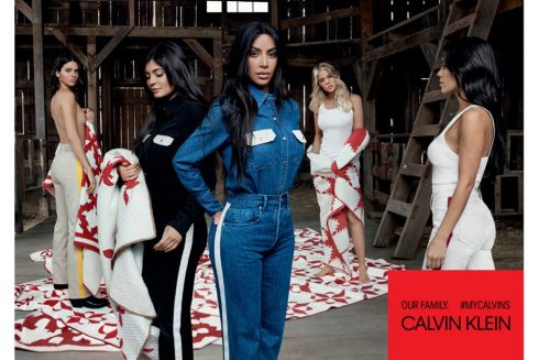 Chị em Kim Kardashian kẻ khoe người giấu bụng bầu trong bộ ảnh của Calvin Klein