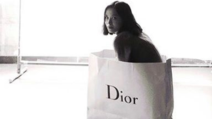 instagram@tangtangstudio - Girl in the Dior bag