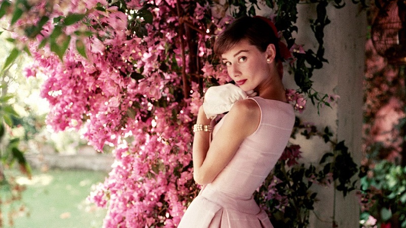 3 bí quyết theo đuổi thời trang cổ điển đẹp như Audrey Hepburn 7