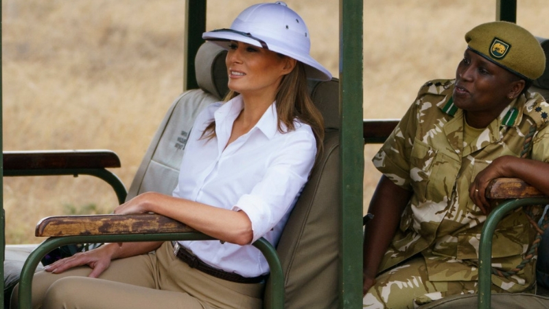 Melania Trump gây tranh cãi vì đội mũ 