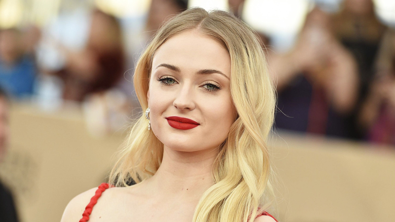 Nhan sắc của phượng hoàng bóng tối Sophie Turner