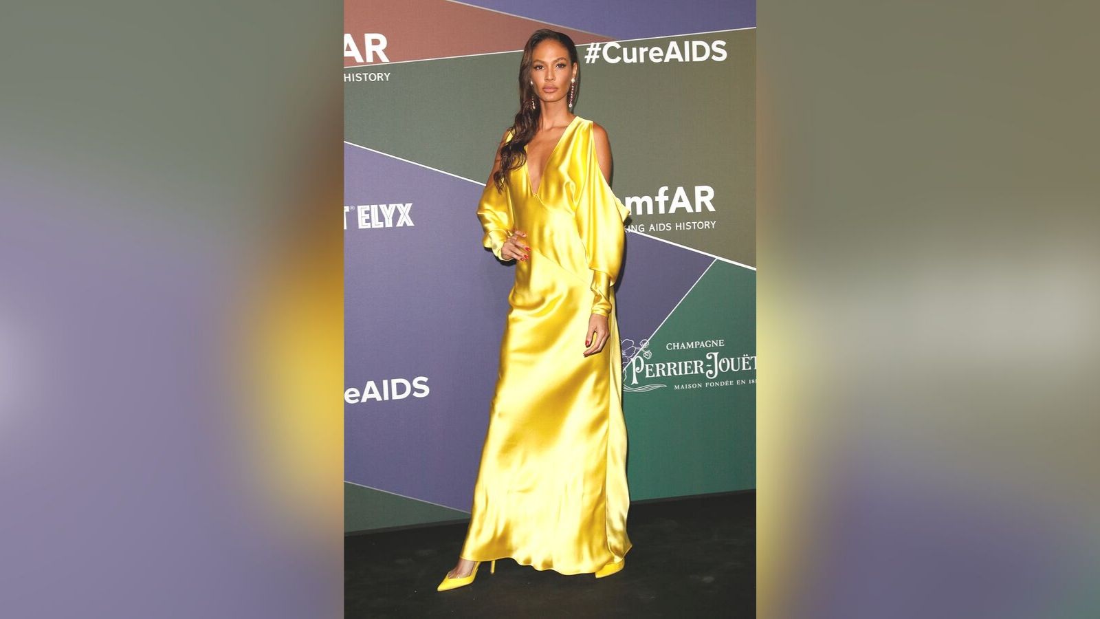 Joan Smalls diện thiết kế Công Trí