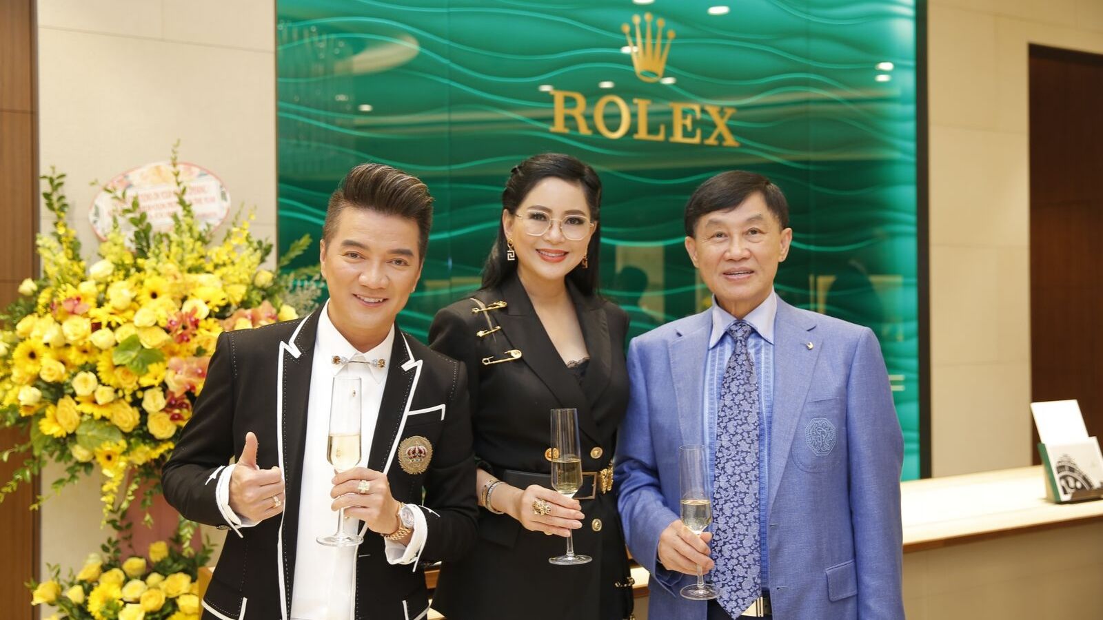 Đàm Vĩnh Hưng hội ngộ Doanh nhân Thủy Tiên tại Buổi khai trương cửa hàng Rolex