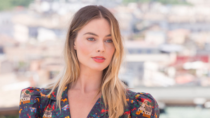 Margot Robbie cách chăm da kỳ lạ