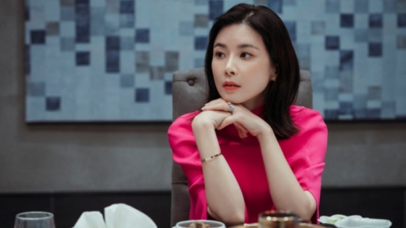 Phong cách trang điểm tươi trẻ và cuốn hút của Lee Bo Young.