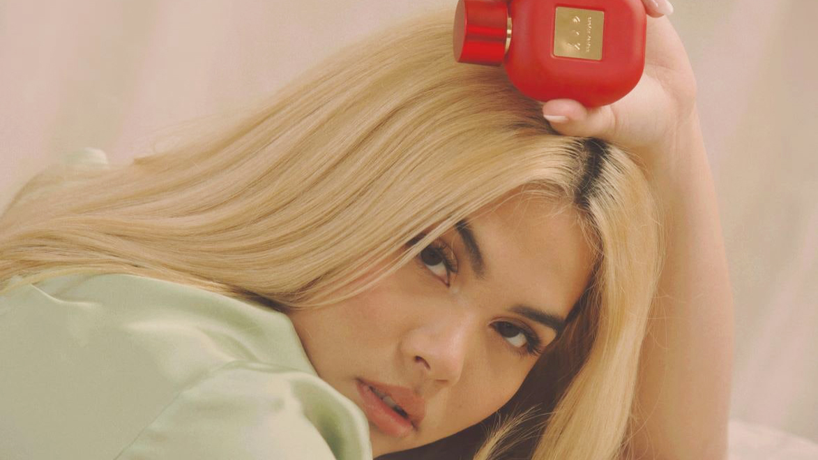 nước hoa của ngôi sao; nước hoa; Hue; Hayley Kiyoko