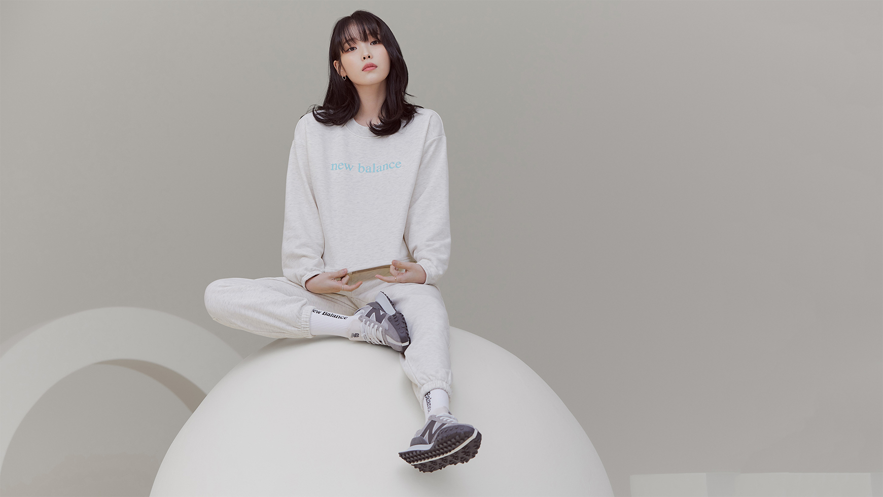 IU trong chiến dịch quảng bá sneakers của New Balance