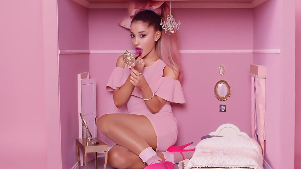 Ariana Grande phong cách Barbie