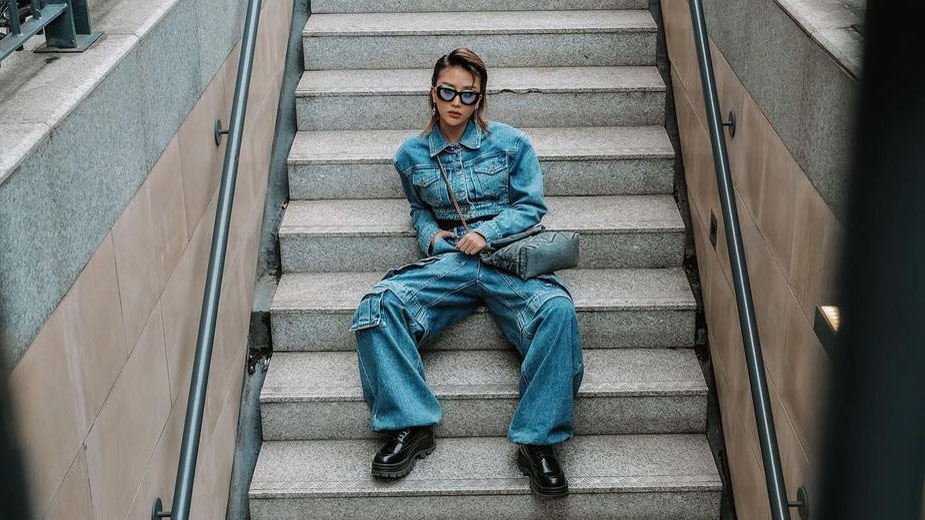 xu hướng denim on denim 2022