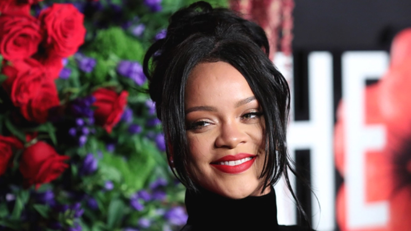 Rihanna hoạt động vì quê hương