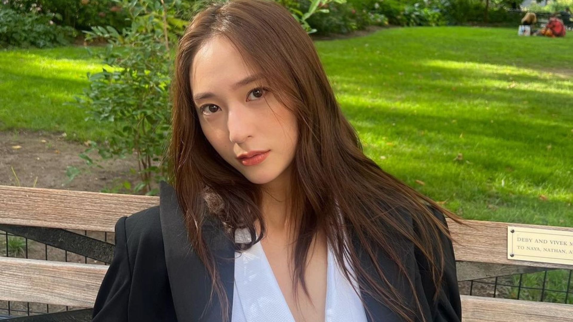 Krystal Jung tóc nâu không cần tẩy tóc.