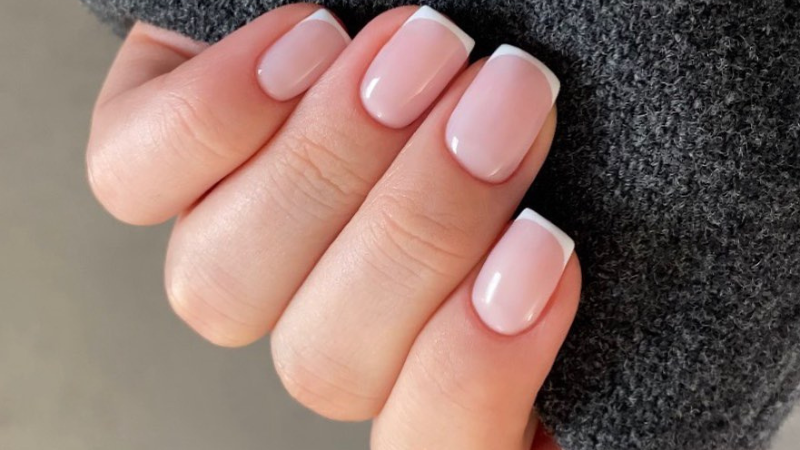 Móng tay Clean Girl Nails đang được yêu thích.