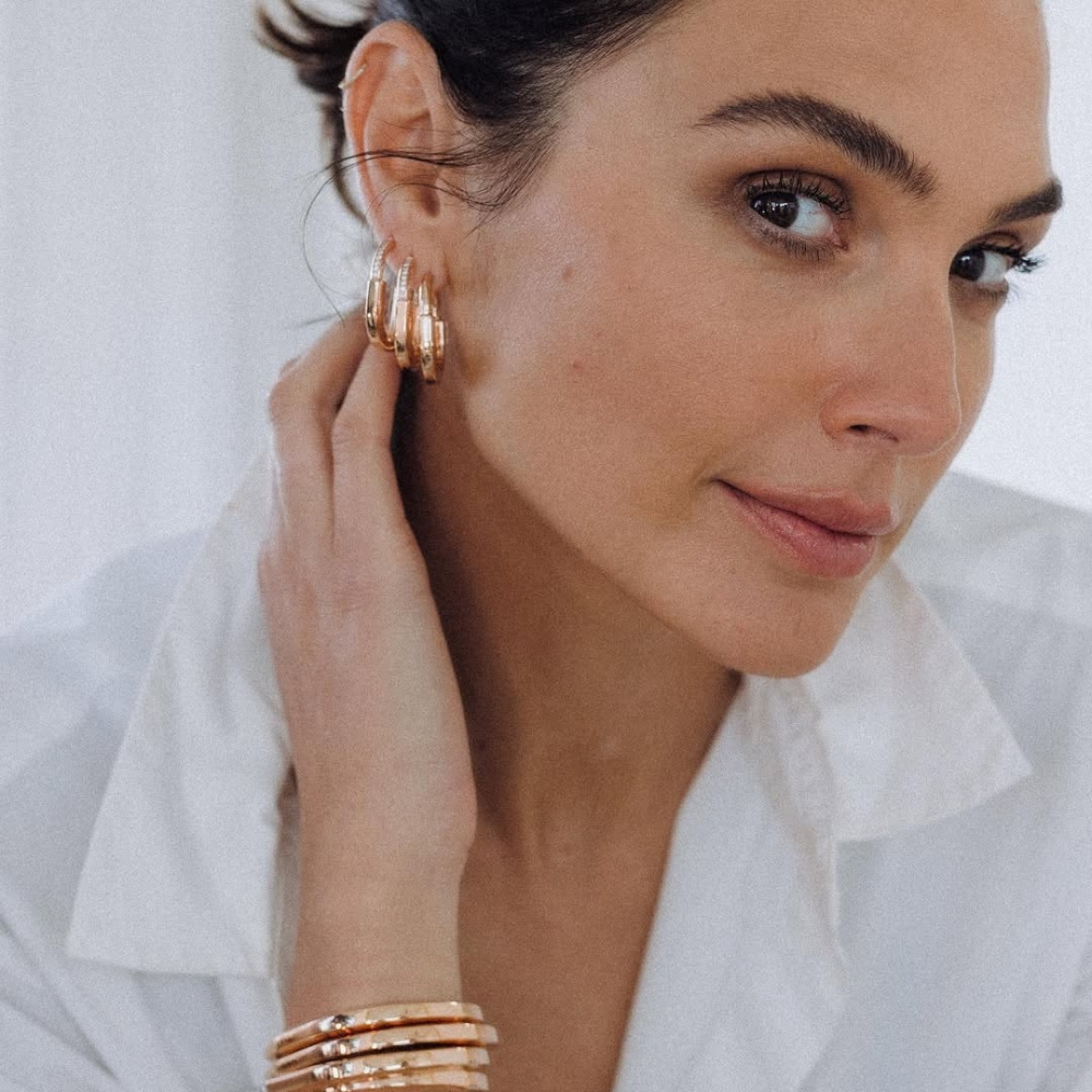 Gal Gadot chụp hình photoshoot và đeo trang sức Tiffany&Co.