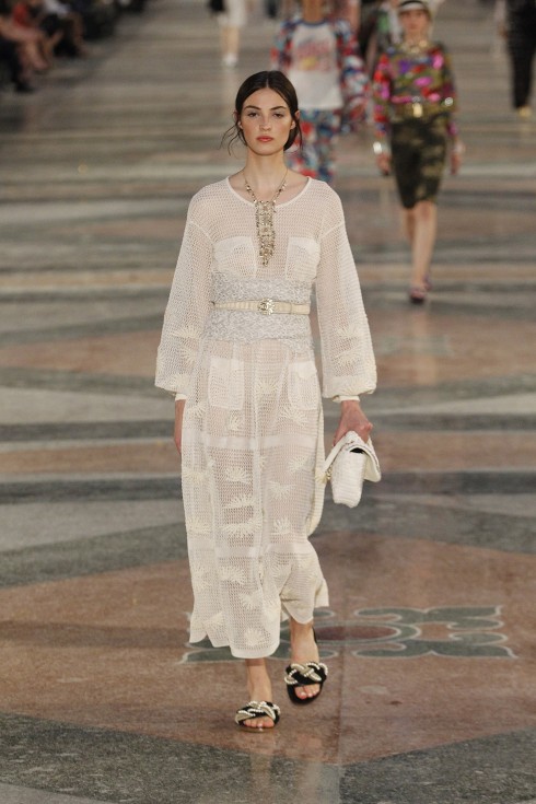 Chanel Haute Couture Thu Đông 2020 Thời trang xa xỉ trong những bữa tiệc  của Karl Lagerfeld  Style Magazine