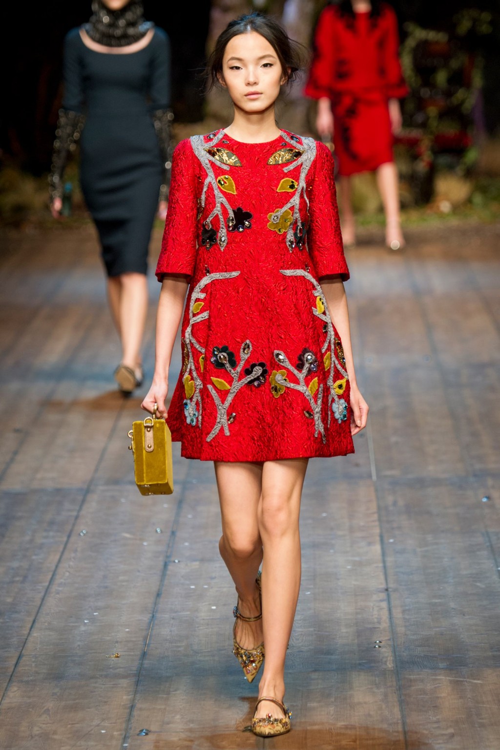 Váy áo họa tiết quạt giấy rực rỡ của Dolce  Gabbana  VnExpress Giải trí