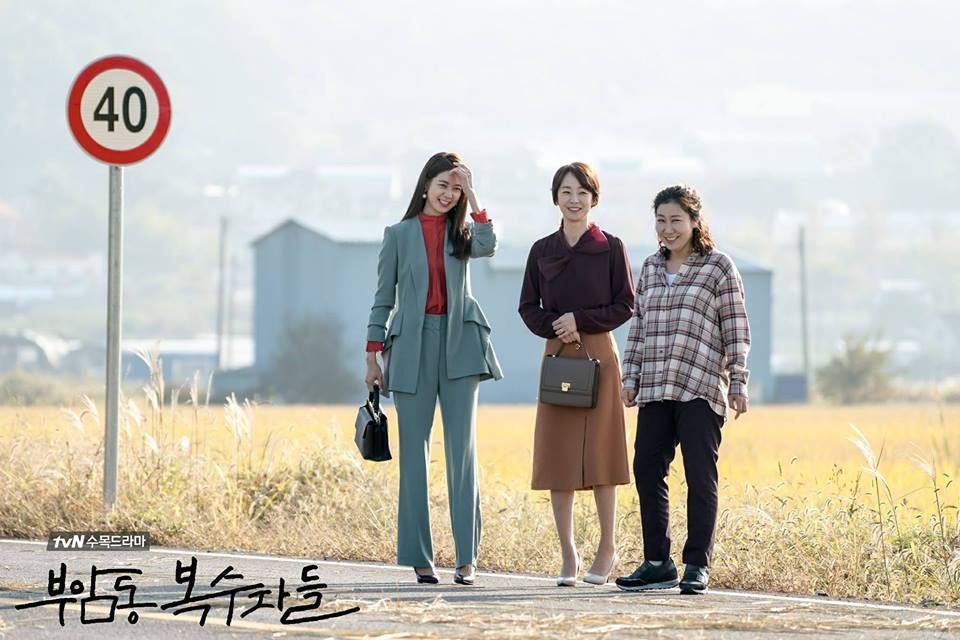 Thời trang trong phim: Câu Lạc Bộ Báo Thù (Avengers Social Club) - Thời  trang