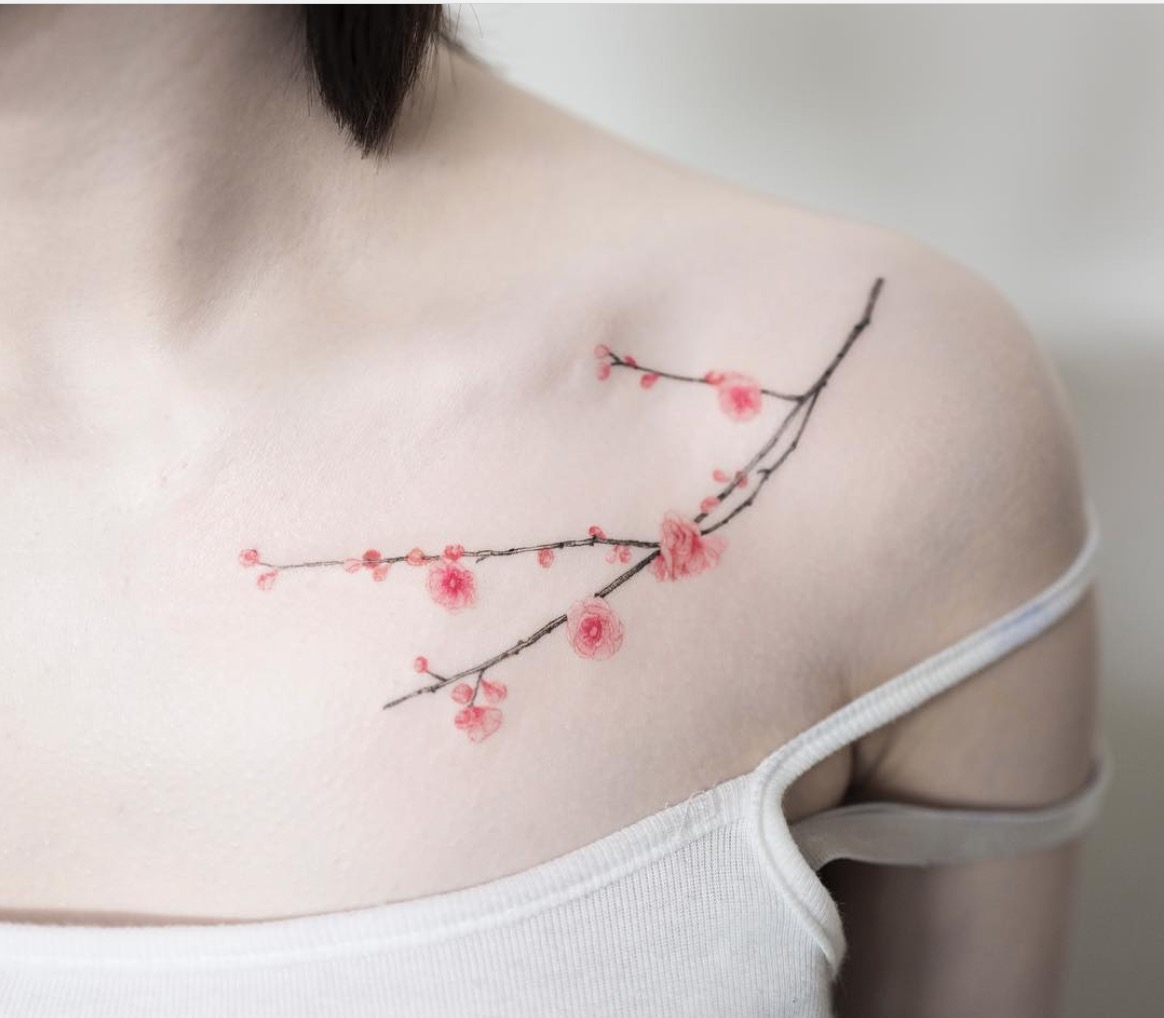 white tattoo hoa flower  Mini tattoos Nghệ sĩ xăm hình Hình xăm cánh  tay