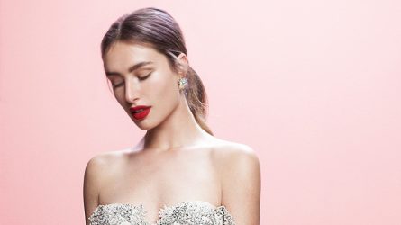 Xu hướng làm tóc và trang điểm cô dâu từ Bridal Fashion Week Xuân 2019