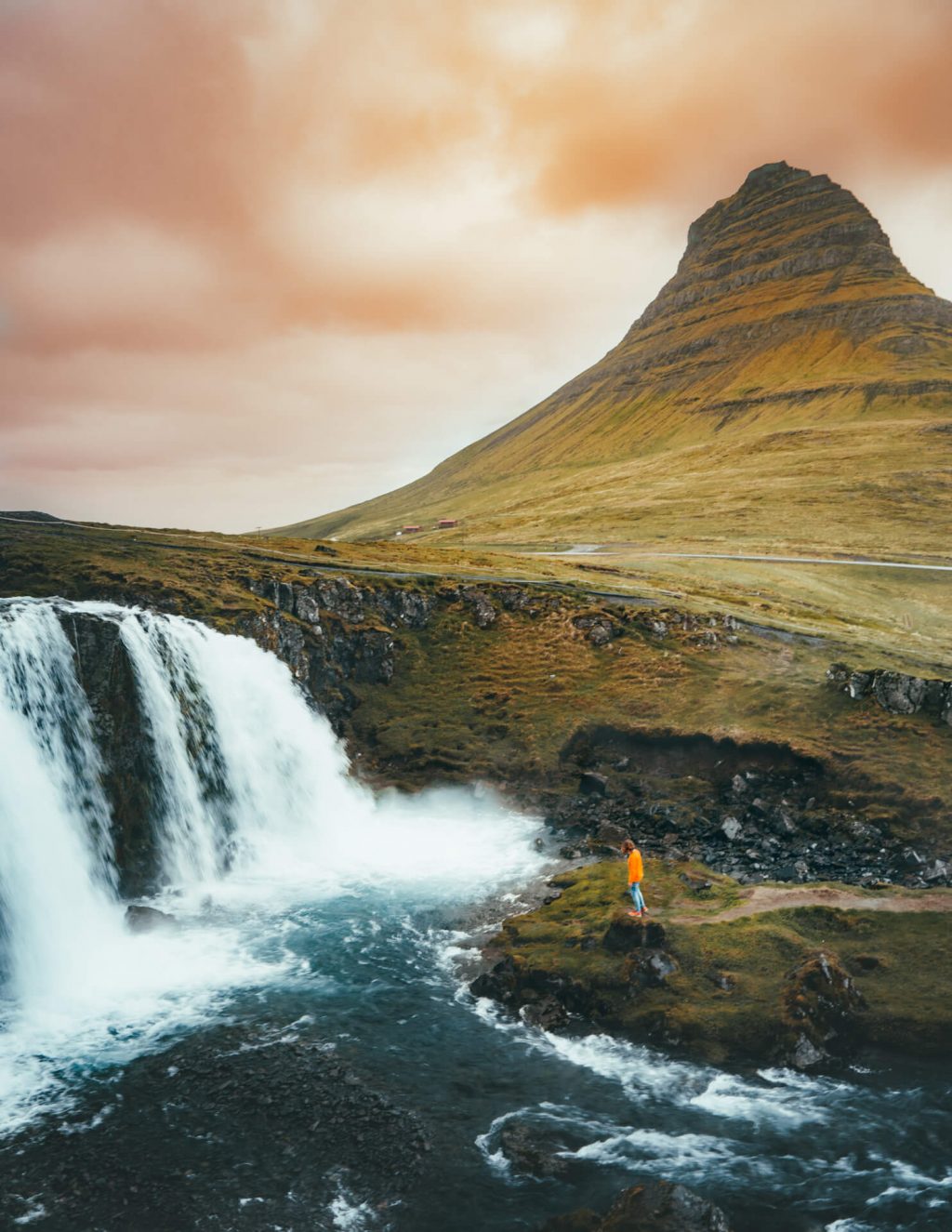 thác nước ở Iceland 2